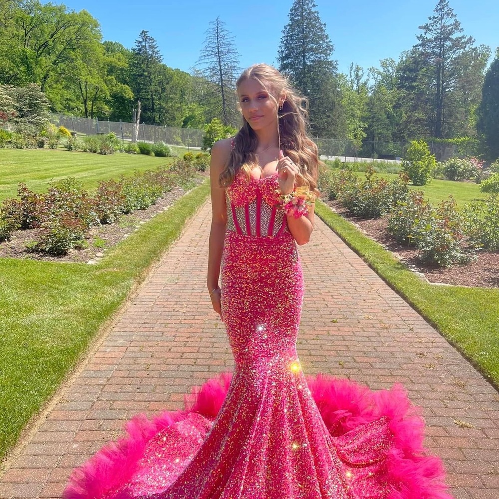 This is a one of a kind custom made dress. Worn for about 4 hours.